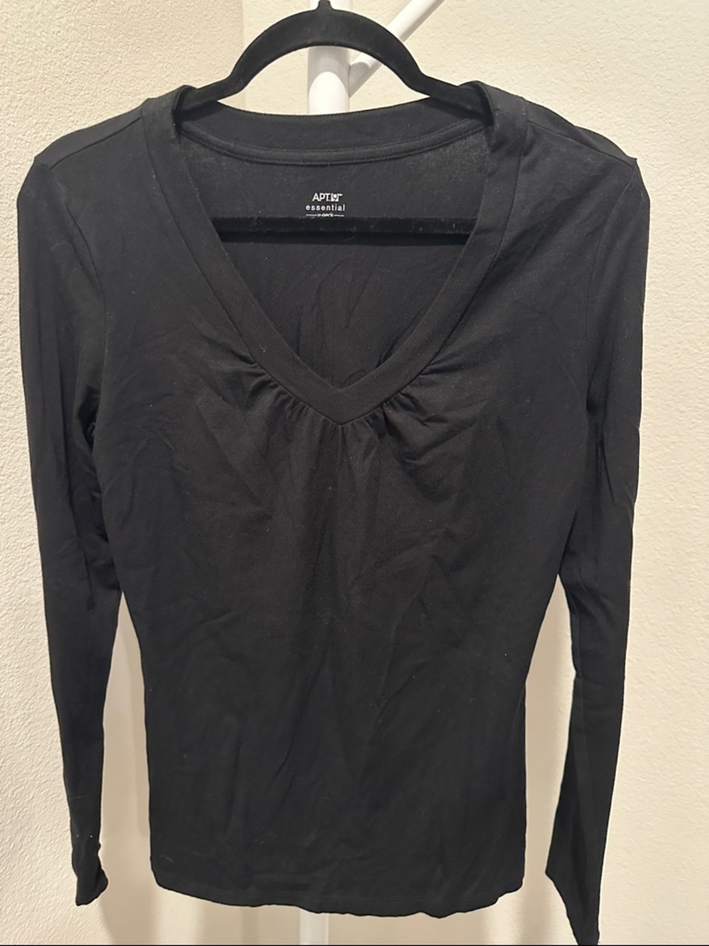 Apt. 9 Black V-Neck Long Sleeve Top with Subtle Front Gather